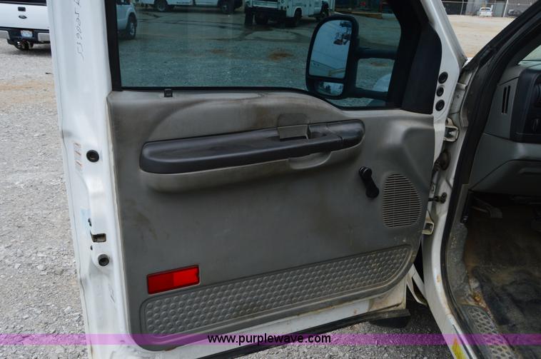 image for item H2930 2005 Ford F550 service truck