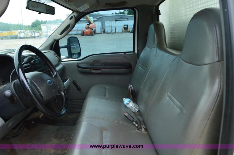 image for item H2930 2005 Ford F550 service truck