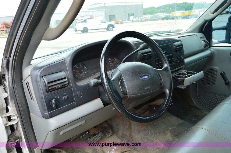 image for item H2930 2005 Ford F550 service truck