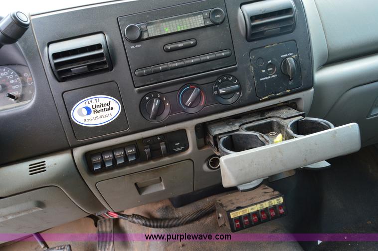 image for item H2930 2005 Ford F550 service truck