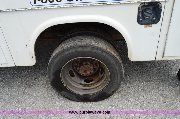 image for item H2931 2008 Ford F550 service truck with crane