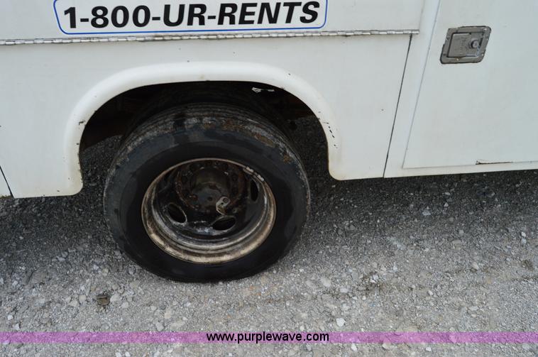 image for item H2931 2008 Ford F550 service truck with crane