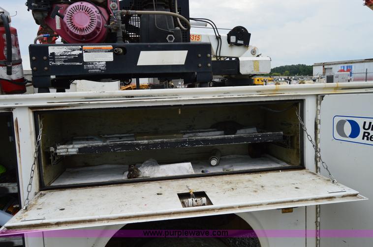 image for item H2931 2008 Ford F550 service truck with crane