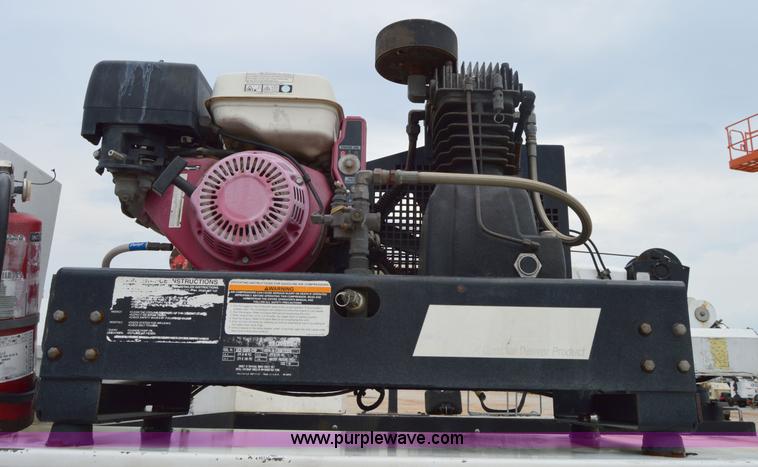 image for item H2931 2008 Ford F550 service truck with crane