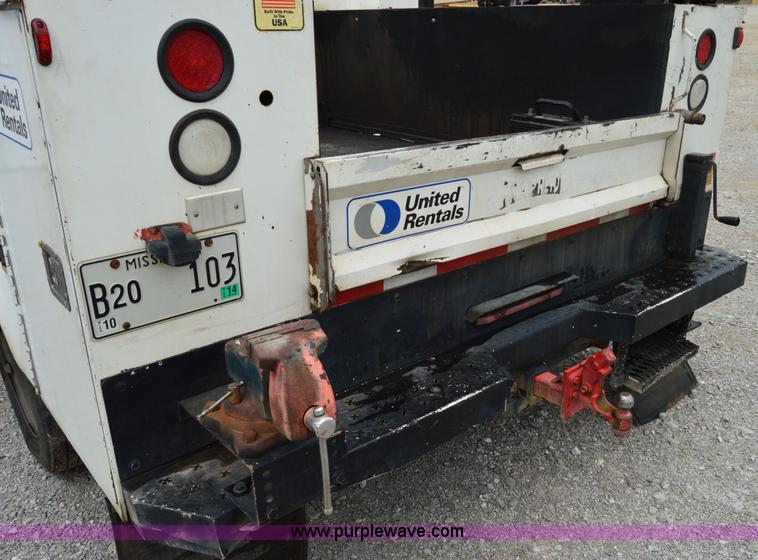 image for item H2931 2008 Ford F550 service truck with crane