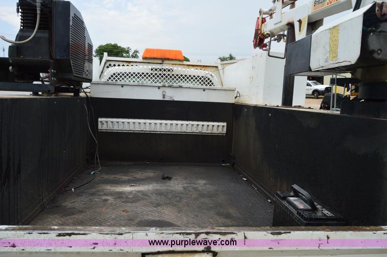 image for item H2931 2008 Ford F550 service truck with crane