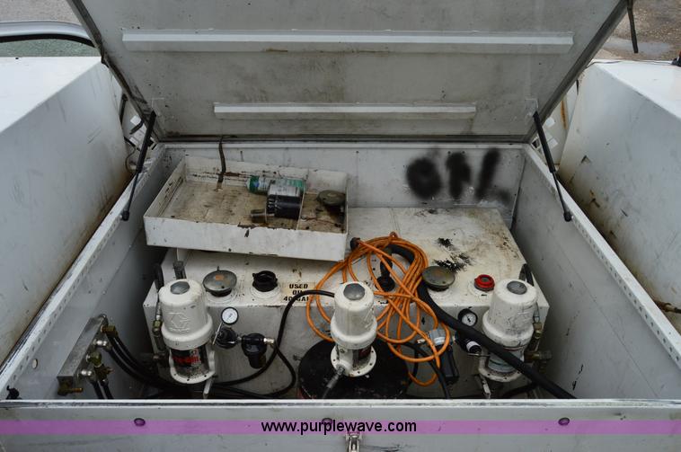 image for item H2931 2008 Ford F550 service truck with crane