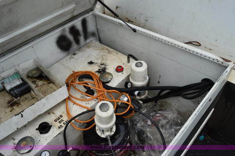 image for item H2931 2008 Ford F550 service truck with crane