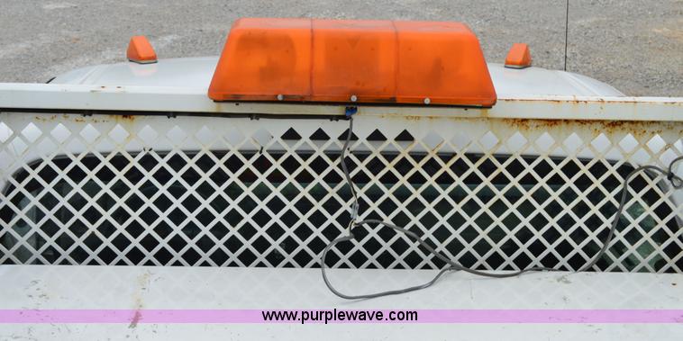 image for item H2931 2008 Ford F550 service truck with crane