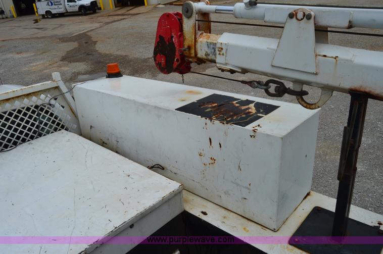 image for item H2931 2008 Ford F550 service truck with crane