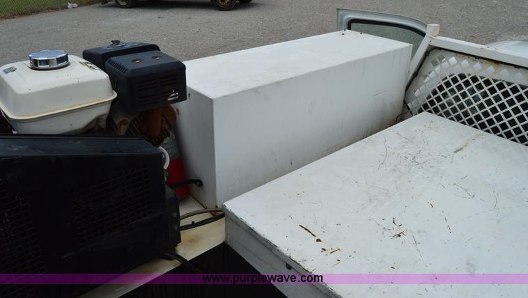 image for item H2931 2008 Ford F550 service truck with crane