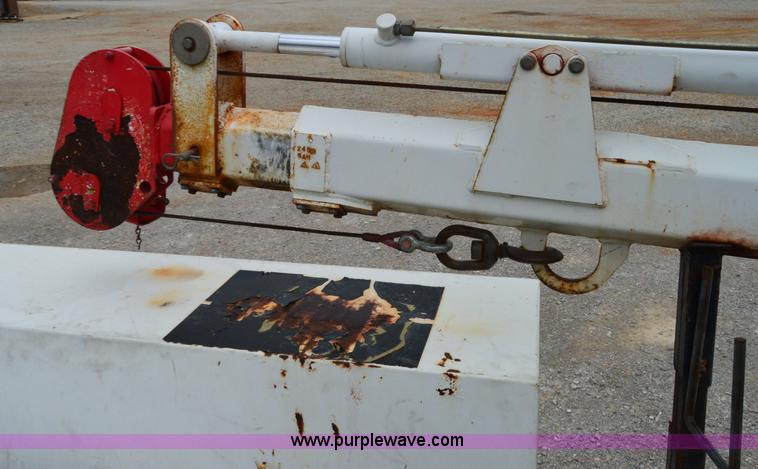 image for item H2931 2008 Ford F550 service truck with crane