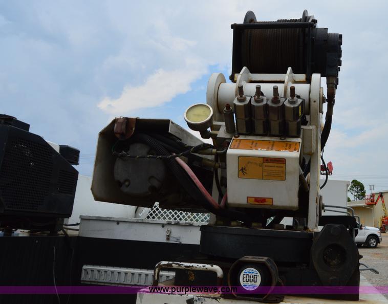 image for item H2931 2008 Ford F550 service truck with crane