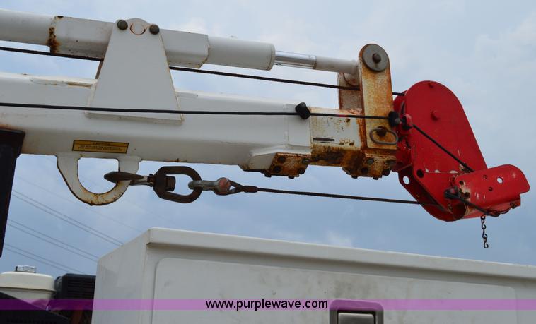 image for item H2931 2008 Ford F550 service truck with crane