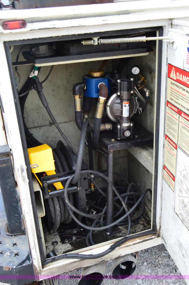 image for item H2931 2008 Ford F550 service truck with crane