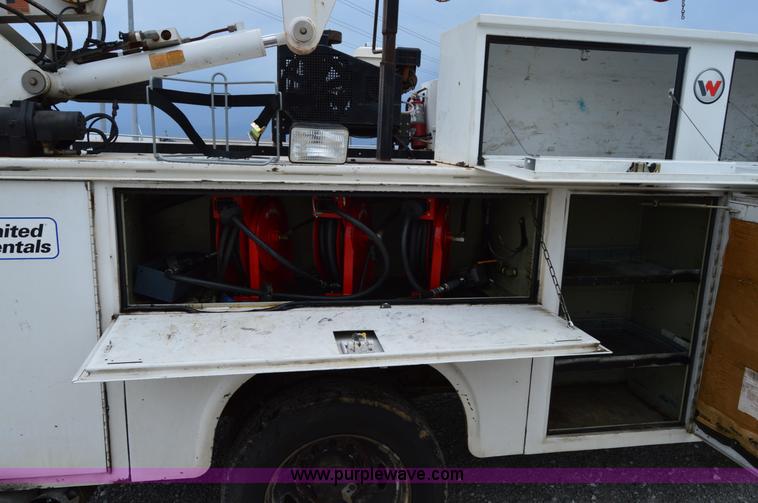 image for item H2931 2008 Ford F550 service truck with crane