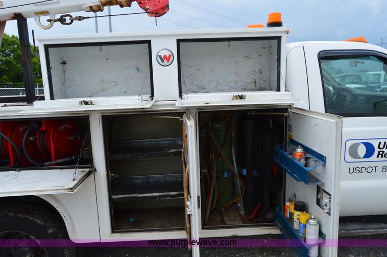 image for item H2931 2008 Ford F550 service truck with crane