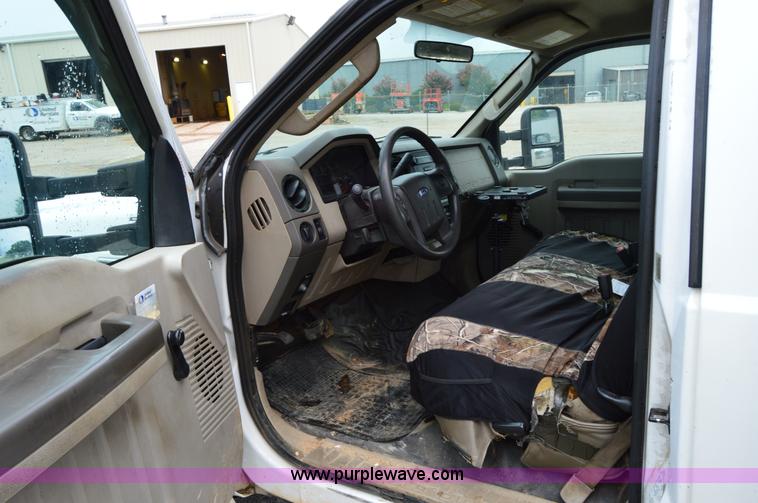 image for item H2931 2008 Ford F550 service truck with crane