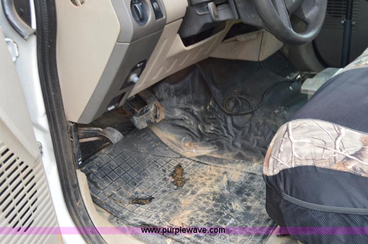 image for item H2931 2008 Ford F550 service truck with crane