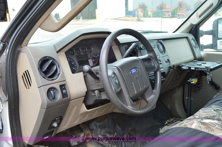 image for item H2931 2008 Ford F550 service truck with crane