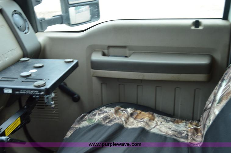 image for item H2931 2008 Ford F550 service truck with crane