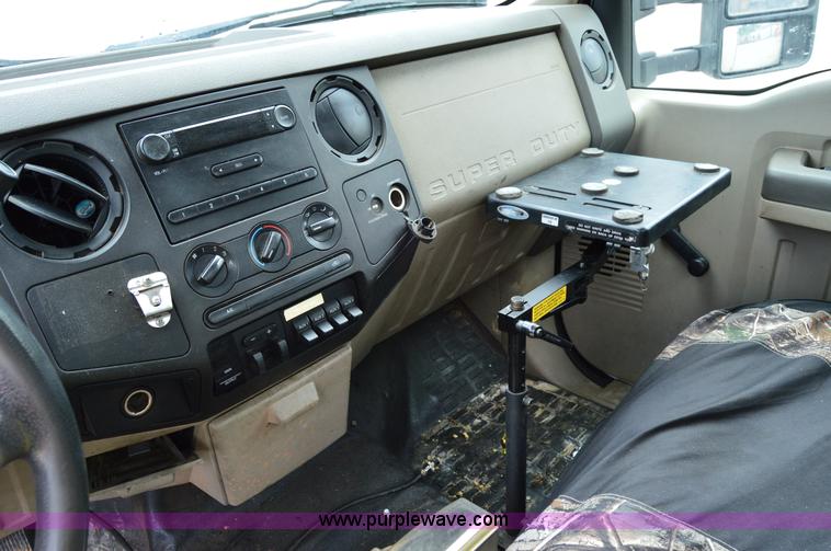 image for item H2931 2008 Ford F550 service truck with crane