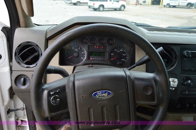 image for item H2931 2008 Ford F550 service truck with crane