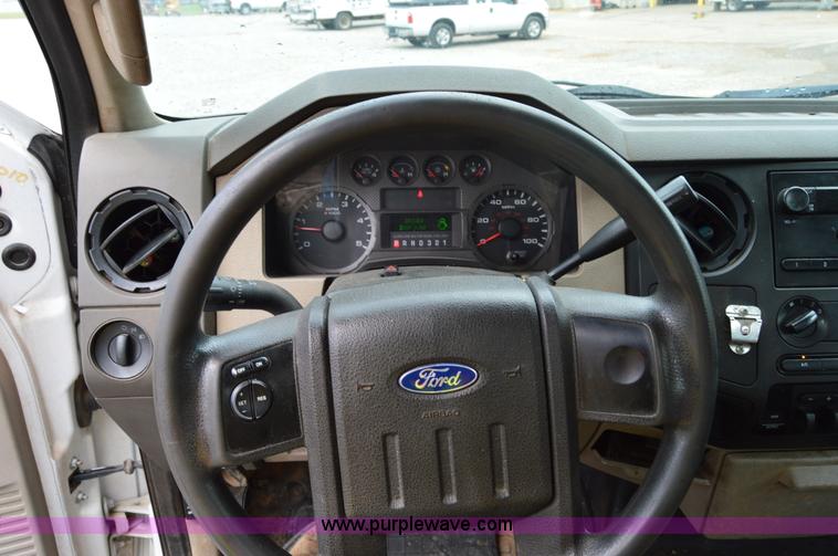 image for item H2931 2008 Ford F550 service truck with crane