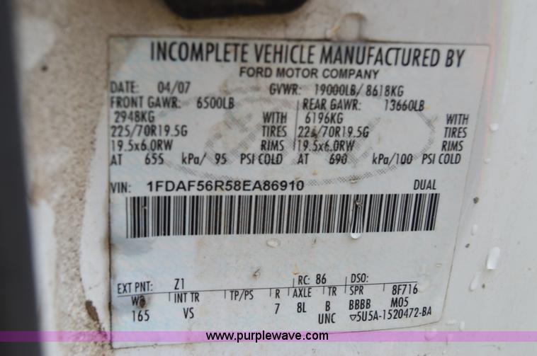 image for item H2931 2008 Ford F550 service truck with crane