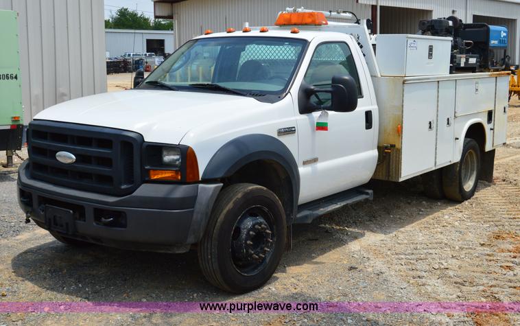 image for item H2932 2007 Ford F550 service truck with crane