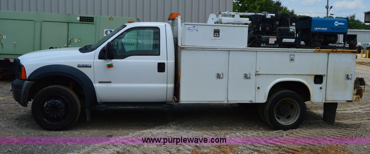 image for item H2932 2007 Ford F550 service truck with crane