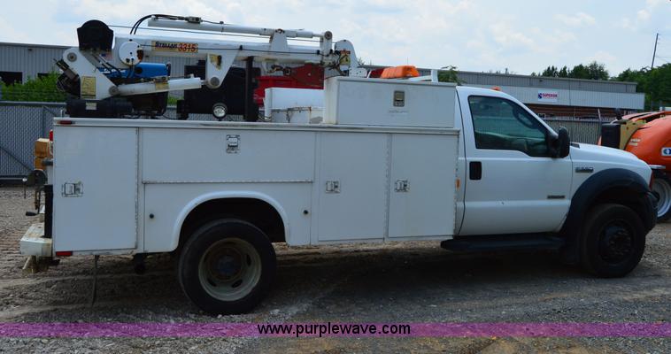 image for item H2932 2007 Ford F550 service truck with crane