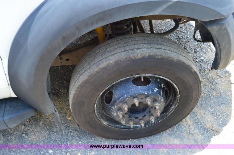 image for item H2932 2007 Ford F550 service truck with crane