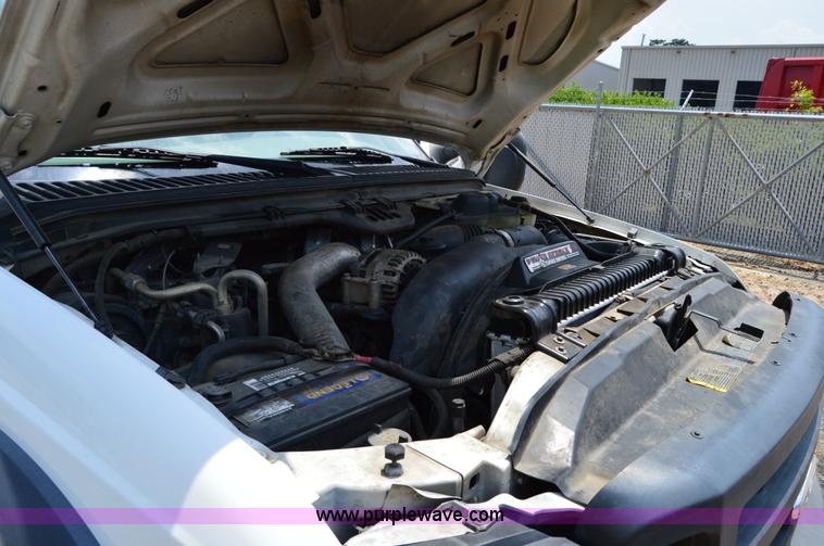 image for item H2932 2007 Ford F550 service truck with crane