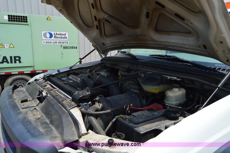 image for item H2932 2007 Ford F550 service truck with crane