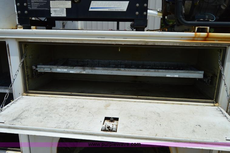 image for item H2932 2007 Ford F550 service truck with crane