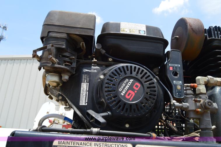 image for item H2932 2007 Ford F550 service truck with crane