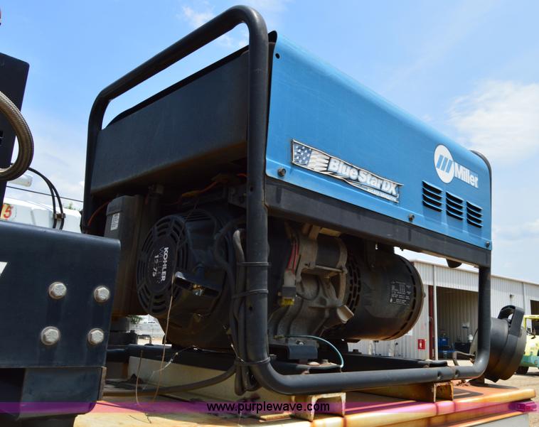 image for item H2932 2007 Ford F550 service truck with crane