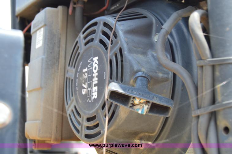 image for item H2932 2007 Ford F550 service truck with crane