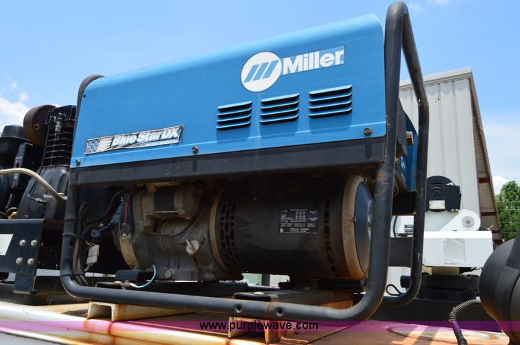 image for item H2932 2007 Ford F550 service truck with crane