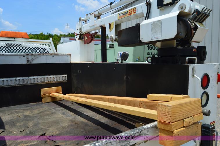 image for item H2932 2007 Ford F550 service truck with crane