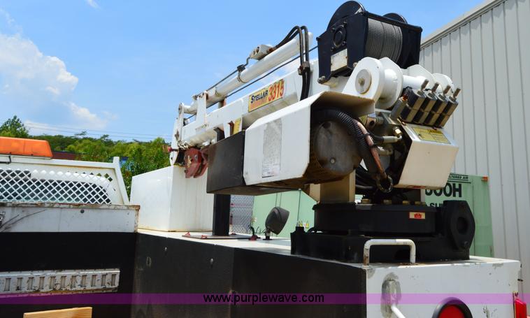 image for item H2932 2007 Ford F550 service truck with crane