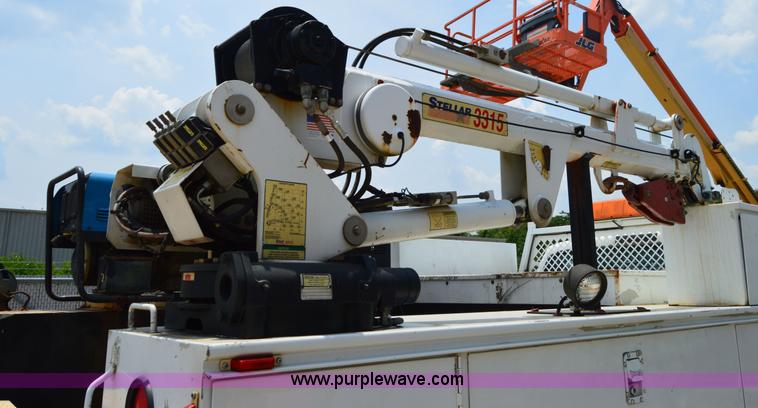 image for item H2932 2007 Ford F550 service truck with crane