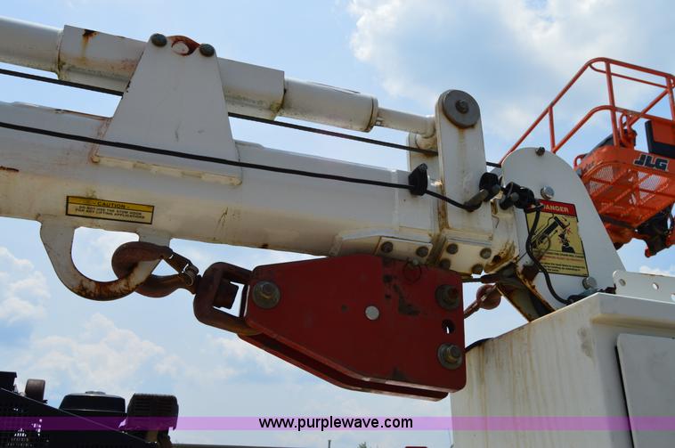 image for item H2932 2007 Ford F550 service truck with crane