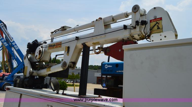 image for item H2932 2007 Ford F550 service truck with crane