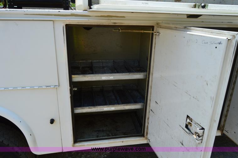 image for item H2932 2007 Ford F550 service truck with crane