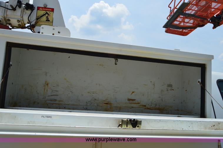 image for item H2932 2007 Ford F550 service truck with crane