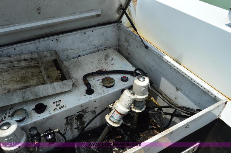 image for item H2932 2007 Ford F550 service truck with crane