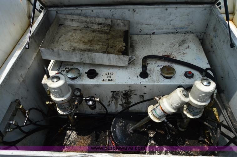 image for item H2932 2007 Ford F550 service truck with crane