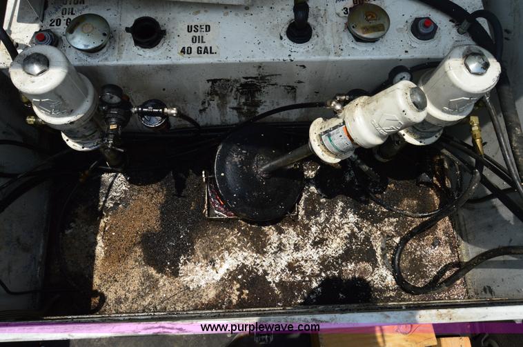 image for item H2932 2007 Ford F550 service truck with crane